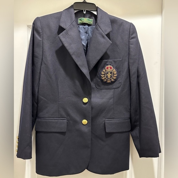 Vintage EMBASSY ROW Women's size 8P Wool Two Button Preppy Blazer Crest Emblem - Picture 1 of 8